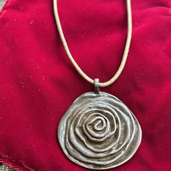 Chicos medallion necklace pendant nest like design euc bronze metal adjustable - Picture 3 of 11